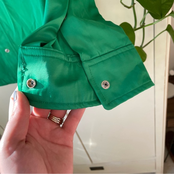 Kelly Green Zara Snap Blouse!!! - Picture 6 of 10